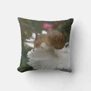 Garden Snagel en White Carnan Pillow Kussen