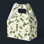 Gardenia Floral Favor Treat Box Bedankdoosjes<br><div class="desc">Party favour traktbox wordt getoond met een mooie witte gardenia bloemenprint. Pas dit object aan of koop het object zoals het is. Tip: voeg gewoon je geweldige traktaties toe en voeg wat feestelijk lint toe. Afbeelding onder licentie</div>