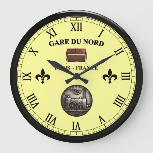 Gare du Nord ~ Paris France ~ Upright Piano ~  Grote Klok (Voorkant)