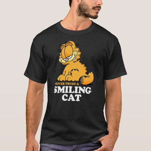 Garfield - Never Trust A Smiling Cat Sarcastic Gra T-shirt (Voorkant)