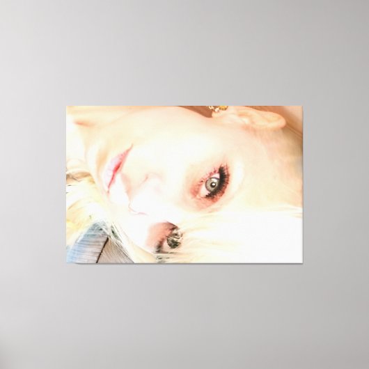 Gargantuan Gidget 60 inch x 40 inch Canvas (Voorkant)