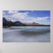 Gargoyle Mountain en Frozen Athabasca River Poster (Voorkant)