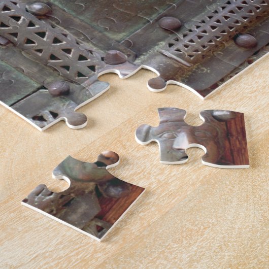 Gargoyle-paneel van de linkerdeur van het portaal, legpuzzel (Zijkant)