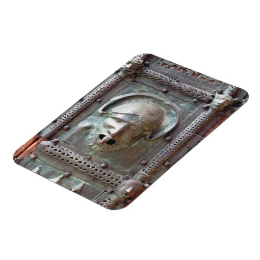 Gargoyle-paneel van de linkerdeur van het portaal, magneet (Linkerzijde)