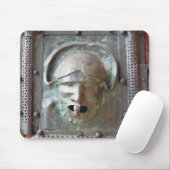 Gargoyle-paneel van de linkerdeur van het portaal, muismat (Met muis)