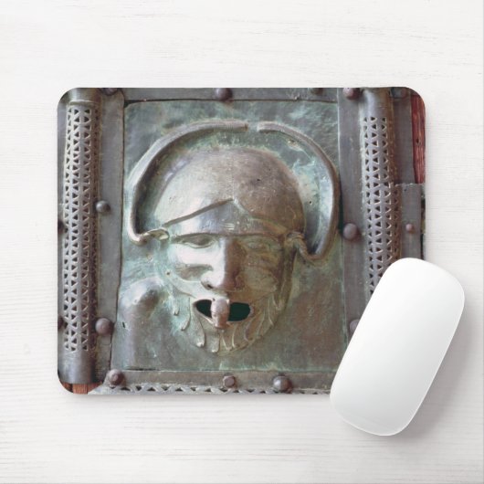 Gargoyle-paneel van de linkerdeur van het portaal, muismat (Met muis)