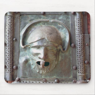 Gargoyle-paneel van de linkerdeur van het portaal, muismat