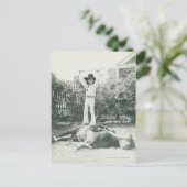 Garlene Tindall staat op een truc paard. Briefkaart (Staand voorkant)