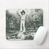 Garlene Tindall staat op een truc paard. Muismat (Met muis)