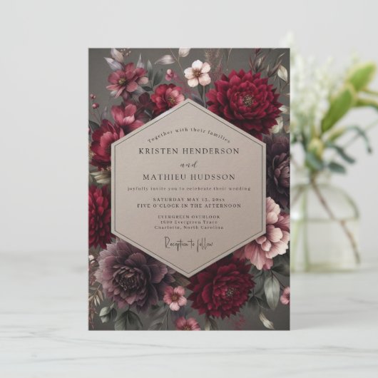 Garnet Velvet Bloom Wedding Kaart (Staand voorkant)