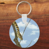 Garter Snake op een Limb tegen een blauwe hemel Sleutelhanger (Voorkant)