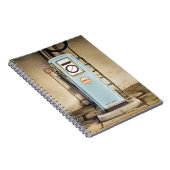  gasbenzinepomp in de schaal notitieboek (Rechterzijde)