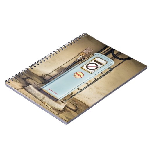  gasbenzinepomp in de schaal notitieboek (Linkerzijde)