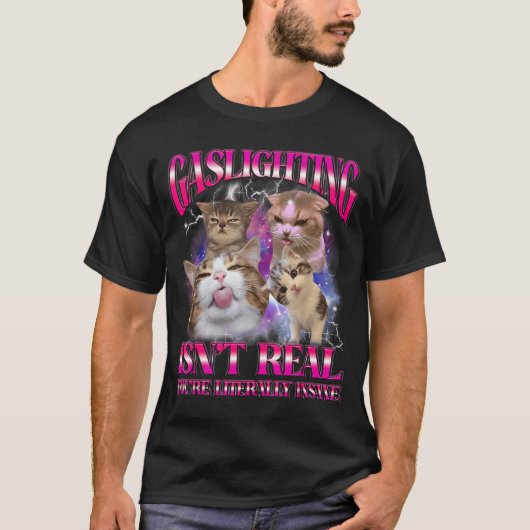Gaslighting Bestaat Niet Grappige Kat Meme Bootleg T-shirt (Voorkant)