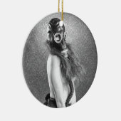Gasmaskermeisje Keramisch Ornament (Rechts)