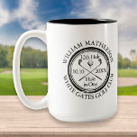 Gat in één Klassiek gepersonaliseerd Golf Tweekleurige Koffiemok<br><div class="desc">Met een oud stempel-effect klassiek retrodesign. Geef de naam,  het nummer van de locatie en de datum een persoonlijk tintje om een fantastisch golfspel te creëer om dat fantastische gat in één te vieren. Ontworpen door: Thisnotme©</div>