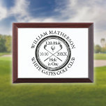 Gat in één klassieke, gepersonaliseerde Golfer Troffee Gedenkplaat<br><div class="desc">Met een oud stempel-effect klassiek retro-ontwerp. Geef de naam,  het nummer van de locatie van de golfer en de datum een persoonlijk tintje om een groot tintje te creëer om dat fantastische gat te vieren in één prijs voor golf. Ontworpen door: Thisnotme©</div>