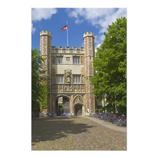 Gate to Trinity College en rijen fietsen, Foto Afdruk (Voorkant)