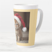 Gatinho fofo com chapéu do papai Noel. Latte Mok (Rechterhoek)
