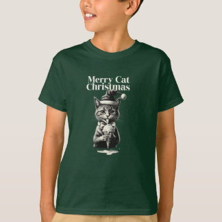 Gato en la hierba. t-shirt