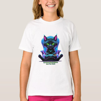 Gato gamer futurista con joystick y actitud felina t-shirt