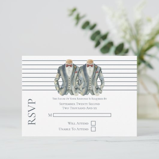Gay Bruiloft Twee Grooms in Suits en Bow Stropdass RSVP Kaartje (Staand voorkant)