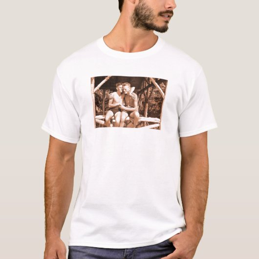  Gay Couple Hugging Summer Camp Bodies T-shirt (Voorkant)