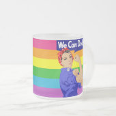 GAY FLAG EN ROSIE DE RIVETER MATGLAS KOFFIEMOK (Voorkant rechts)