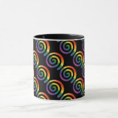 Gay LGBTQ Rainbow Pride Stripe Circular Patroon Mok (Midden)