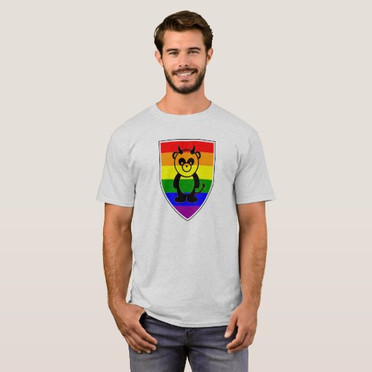 Gay panda-Beer op regenboogvlag T-shirt (Voorkant volledig)