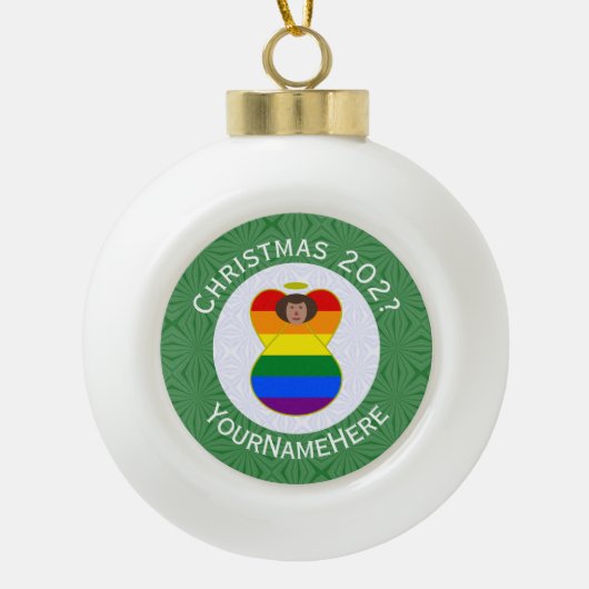 Gay Pride Bruine Huid Engel Kerstvlag Persoonlijk Keramische Bal Ornament (Voorkant)