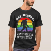 Gay Pride Funny Gay Bigfoot Rainbow Sasquatch Retr T-shirt (Voorkant)