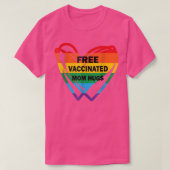 Gay Pride Lesbian Free Vaccinated Mam Hugs Pride L T-shirt (Design voorkant)