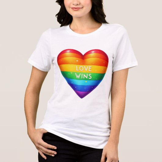 GAY PRIDE LOVE WINE RAINBOW HEART Tri-Blend SHIRT (Voorkant)