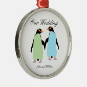 Gay Pride Penguins Holding Hands Metalen Ornament (Rechts)