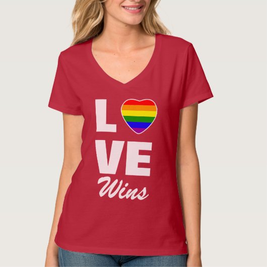 Gay Pride Rainbow Flag Heart Love Wins T-Shirt (Voorkant)