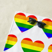 Gay Pride Rainbow Flag Heart Strandlaken (In situ)