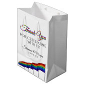 Gay Pride Rainbow Weddenschap Dank je cadeau Medium Cadeauzakje (Voorkant Gekanteld)
