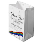 Gay Pride Wedding Bedankt Gift Bag - Zwarte tekst Medium Cadeauzakje (Voorkant Gekanteld)