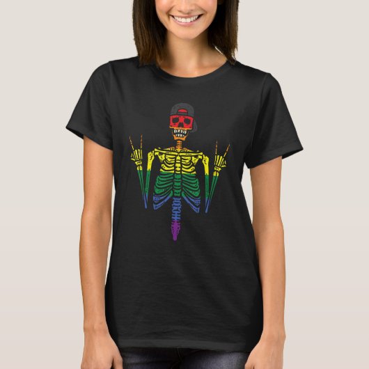 Gay Skeleton Rock Rainbow Pride Flag Lgbt Rocker B T-shirt (Voorkant)