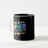 Gaymer als een gewone gamer maar way gayer gamer tweekleurige koffiemok (Voorkant links)