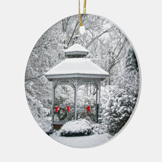 Gazebo in de sneeuw keramisch ornament (Links)