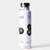 gazon kommen de bowlen en de mooie, waterfles (Rechts)