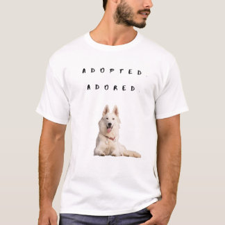 Geadopteerd. aanbeden. t-shirt