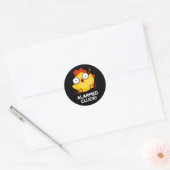 Gealarmeerd door Cluck Funny Chicken Clock Pun Dar Ronde Sticker (Envelop)