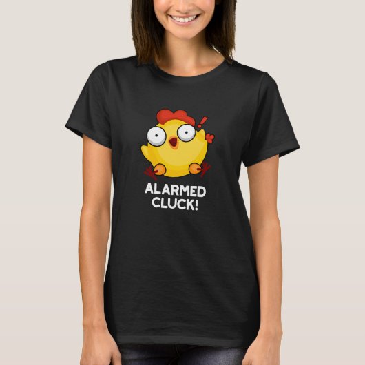 Gealarmeerd door Cluck Funny Chicken Clock Pun Dar T-shirt (Voorkant)