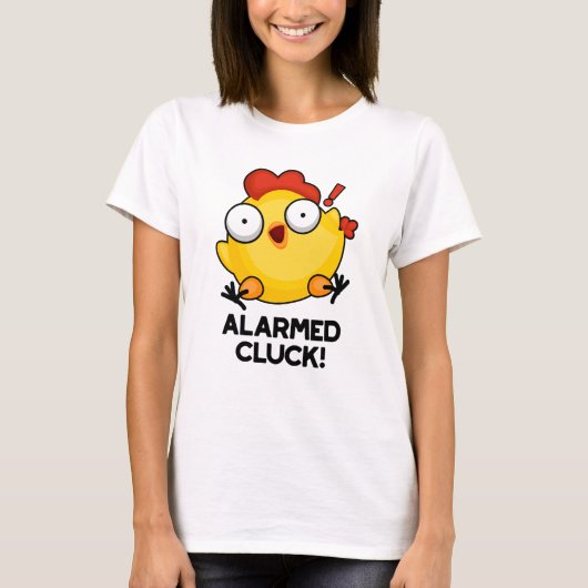 Gealarmeerd door Cluck Funny Chicken Clock Pun T-shirt (Voorkant)