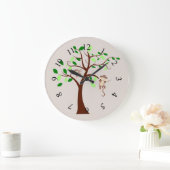 Geanimeerde apen die aan boomtakken hangen grote klok (Huis)