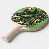 Geanimeerde Beren Rijden op een groene auto Tafeltennisbatje (Voorkant Gekanteld)