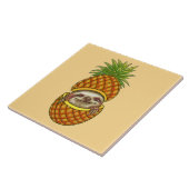 Geanimeerde gleuf in ananas tegeltje (Zijkant)